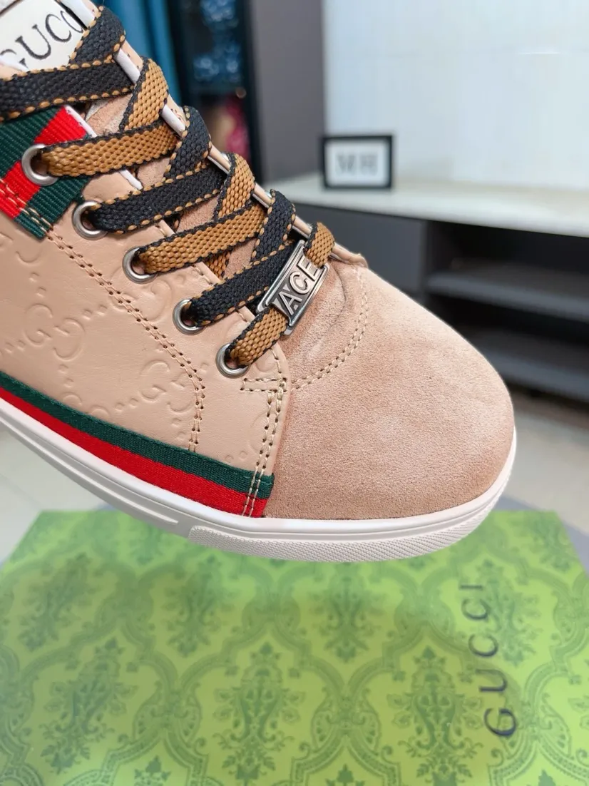 Men's shoes 💰420🌸🌸[GUCCI] Gucci's new spring and summer slip-on loafers with cartoon characters, Fendi F's low-cut trendy men's shoes, 😈The upper is made of Italian 🇮🇹 imported sheep suede with Lafayette embroidered leather, full pigskin lining, original rubber non-slip outsole! The style is high-profile and elegant, and the upper is versatile and fashionable. 🇱🇾🇱🇾A large number of ready-made and reposted pictures will be sold! 38-44,